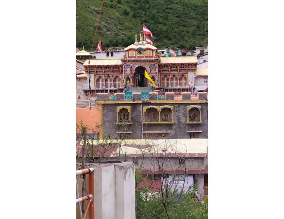 Homestay Jai Shri Badri Tourist Guest House, *