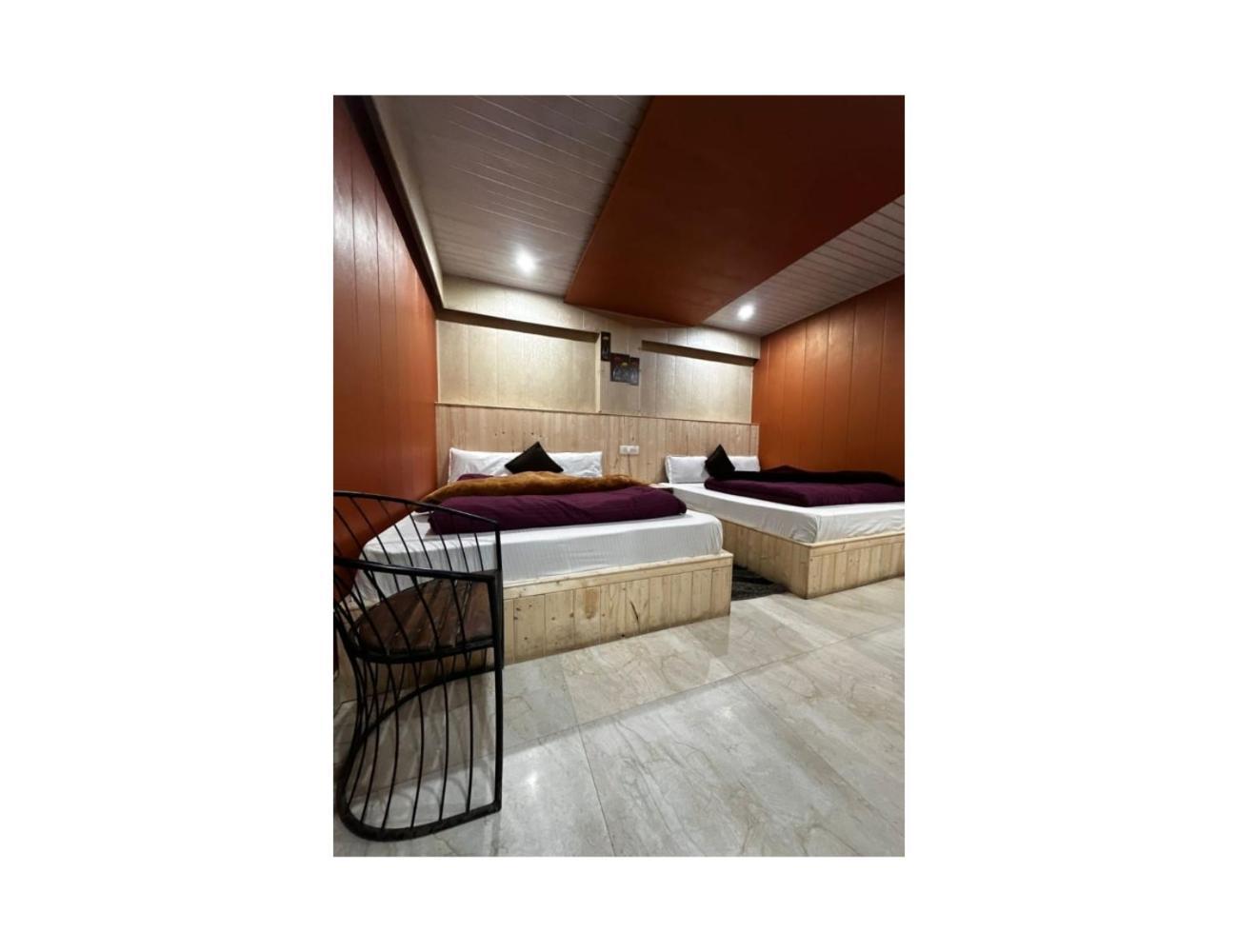 Jai Shri Badri Tourist Guest House, *